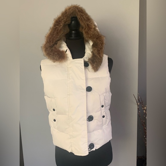 GAP Jackets & Blazers - Gap cropped puffer vest